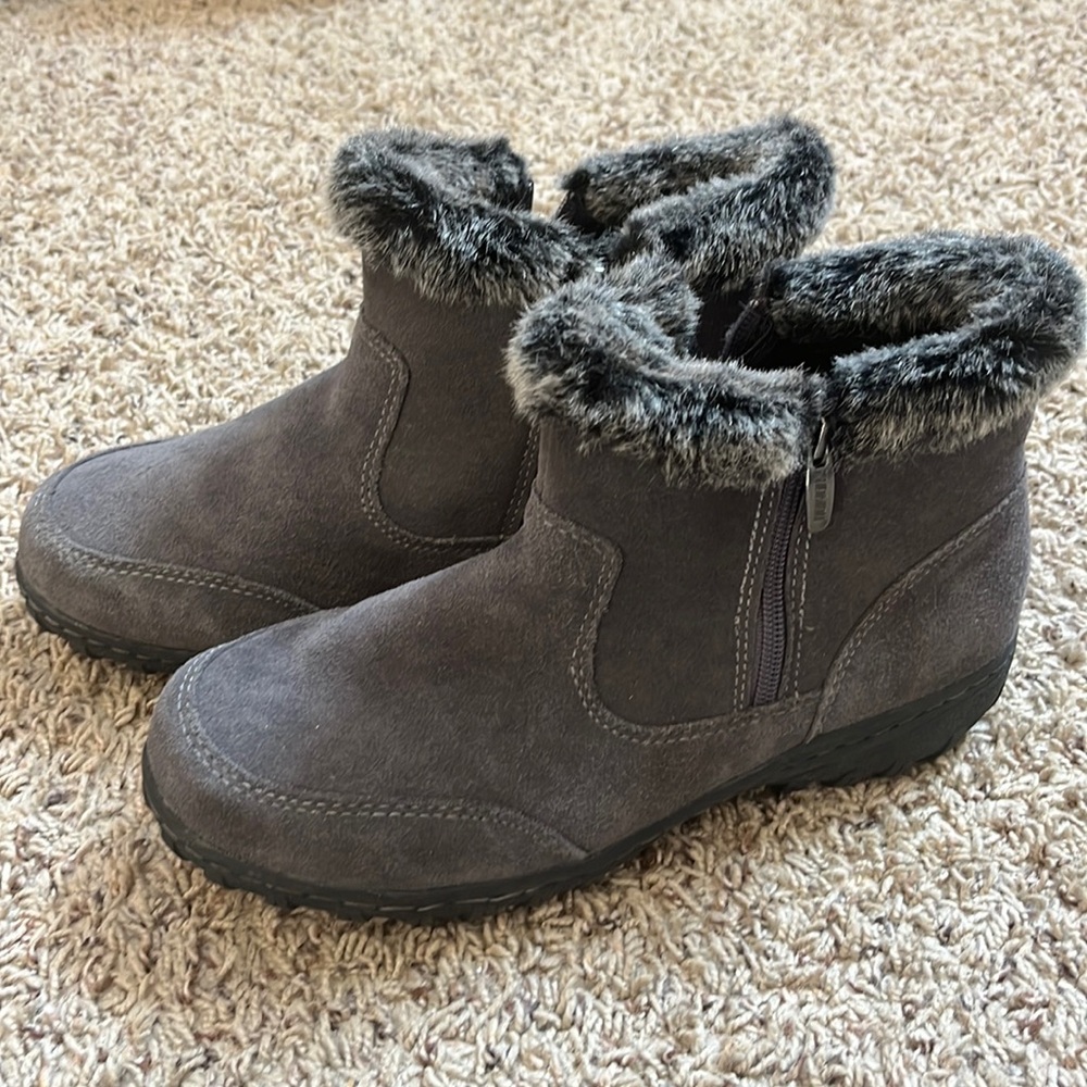 Grey Suede, Faux Fur Trimmed Khombu Shoes; Size 9M.